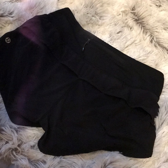 Lulu lemon shorts- size 2 - Picture 5 of 5